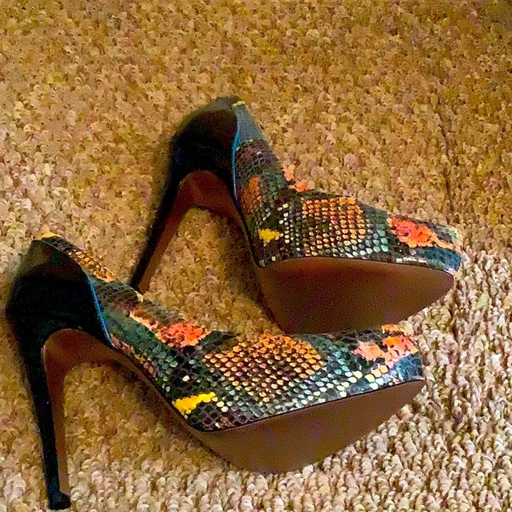 BCBG HEELS